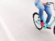 路边搭讪美女加微信相约到旁边的小树林野战啪啪口爆射嘴里对白