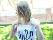 滑板少女在户外让不认识的大学小伙操她的紧致小b