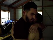 娇小亚裔妹子在荒废房子被老男人的大鸡吧爆操