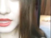 小鲜肉酒店直播时网友要求他当着老婆面操小姨子,为了礼物和老婆把小姨子操了-1